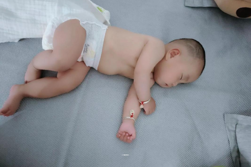 昌乐怀孕多久会显肚子